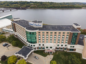 4 reasons to stay at the Grand Harbor Resort in Dubuque, Iowa. - Iowa